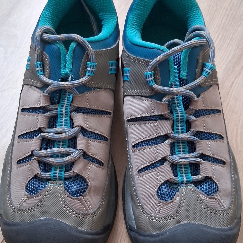 Airwalk Gray and Blue Athletic Shoes for Active Adventures